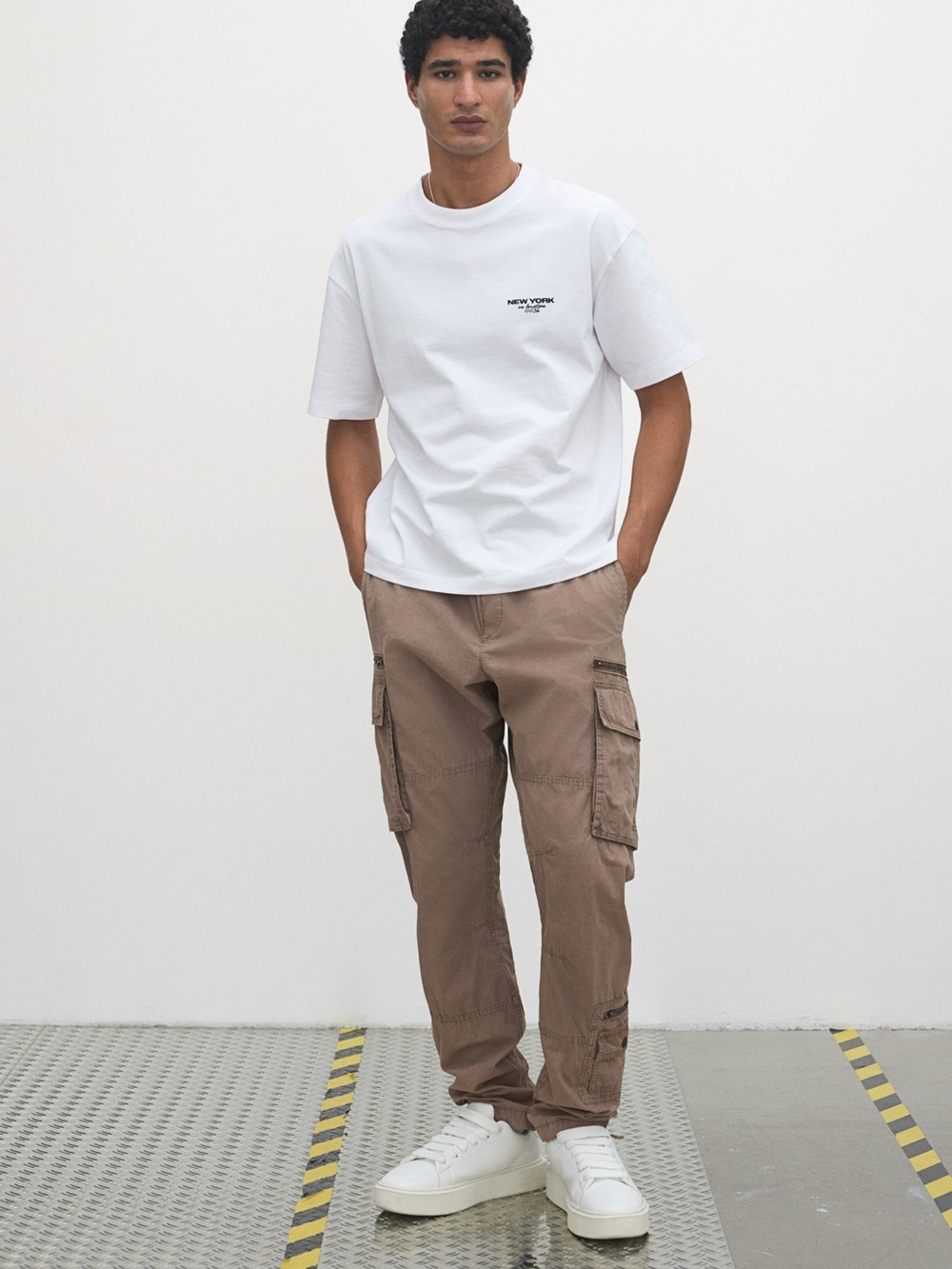 ⭐️H&M Men's Cargo Pants in Taupe⭐️
